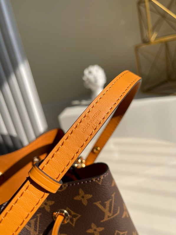 l0vis Vvtt0n néonoé mm monogram canvas orange m44020 26 cm