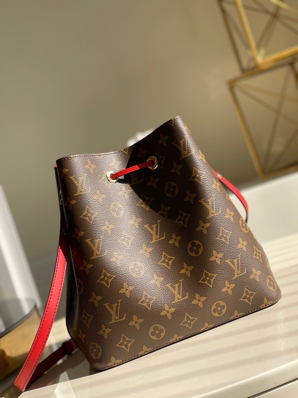 l0vis Vvtt0n néonoé mm monogram canvas red m44021 26 cm