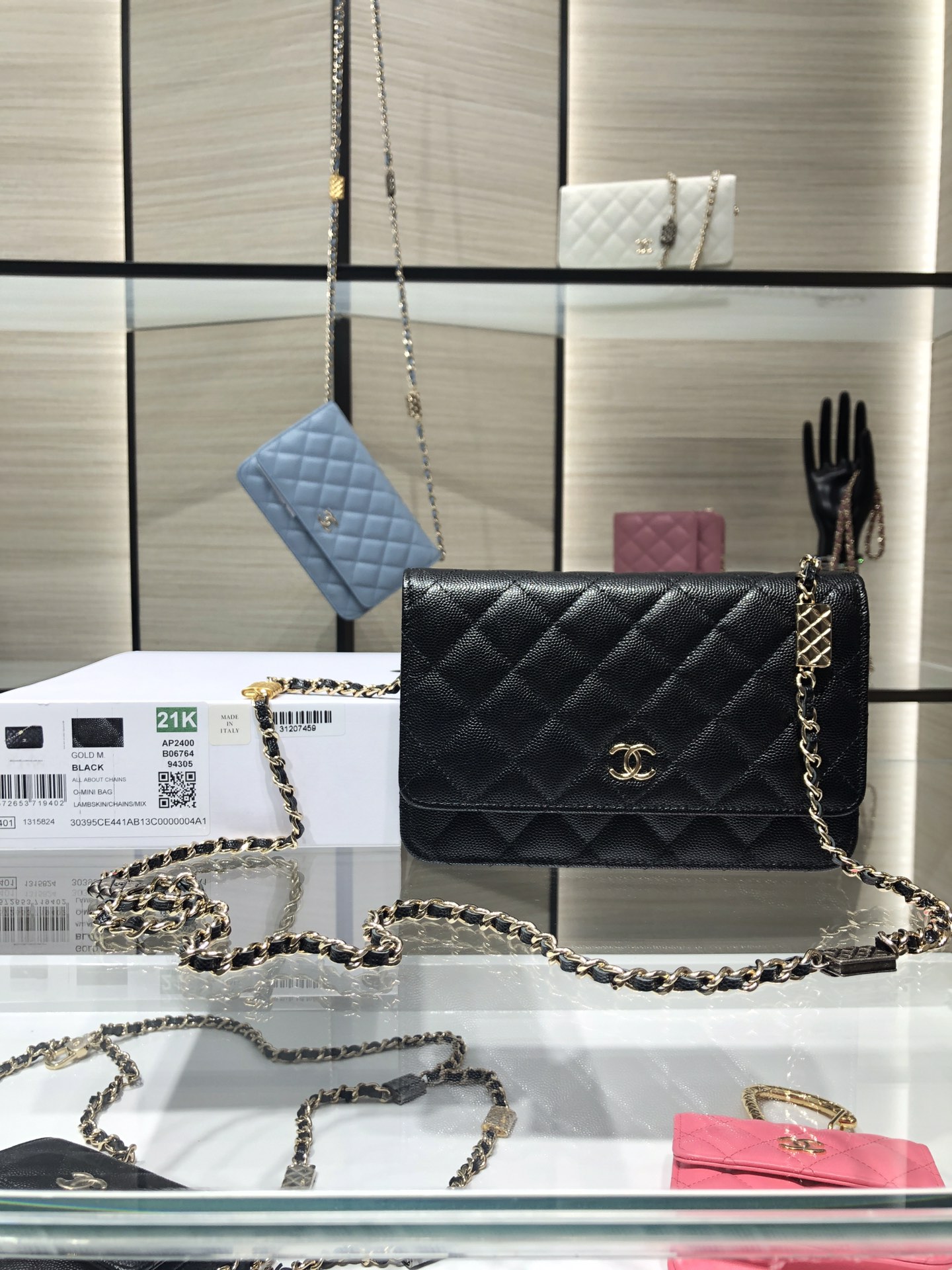 Ch**el wallet on chain black ap2400 19cm