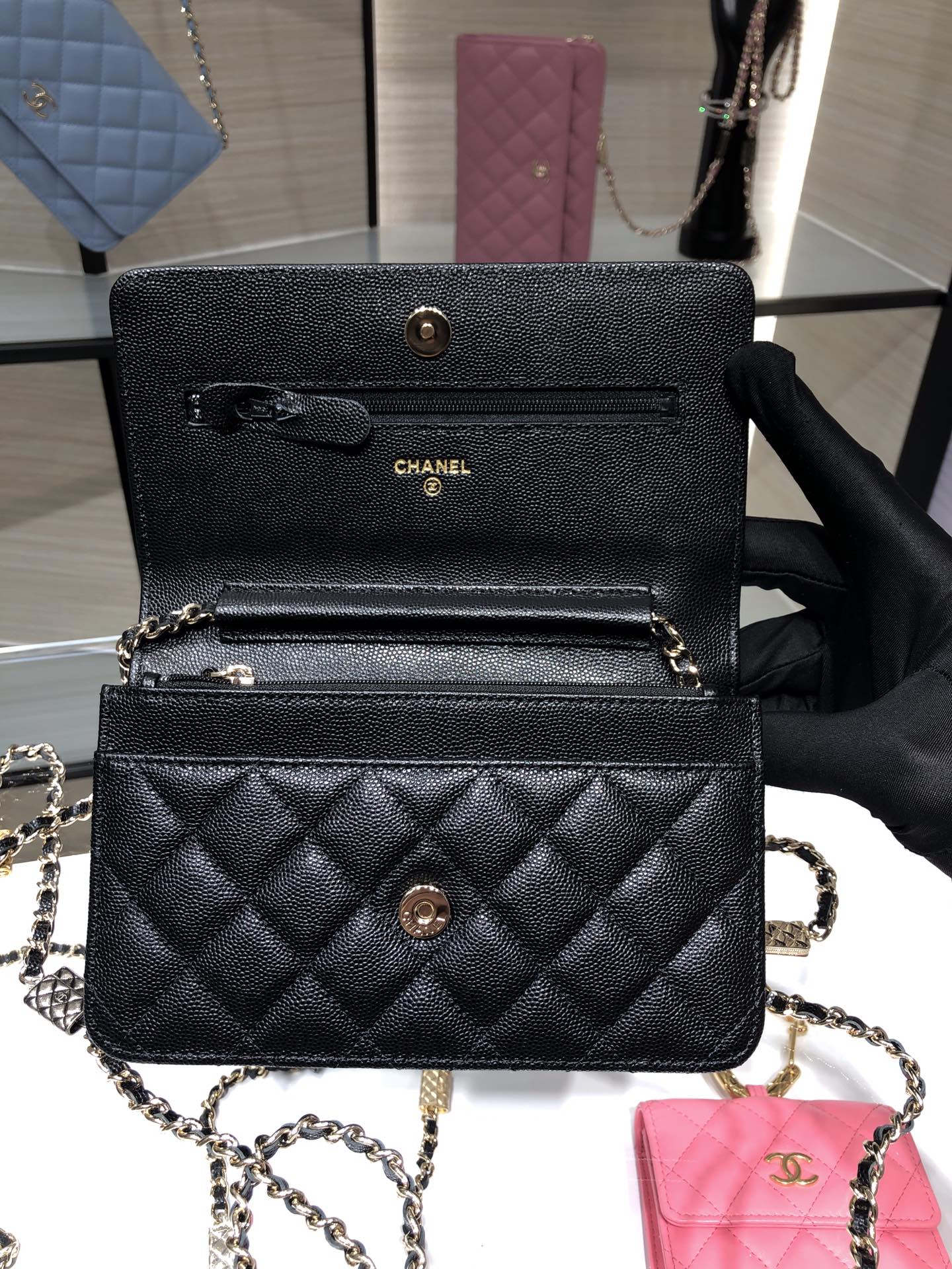 Ch**el wallet on chain black ap2400 19cm