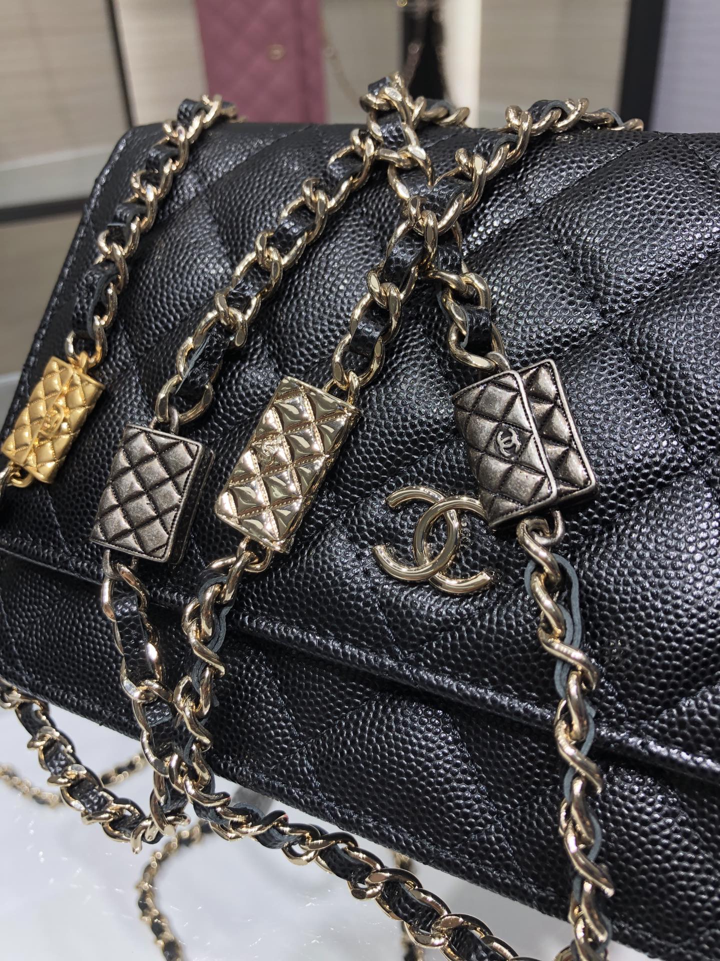 Ch**el wallet on chain black ap2400 19cm