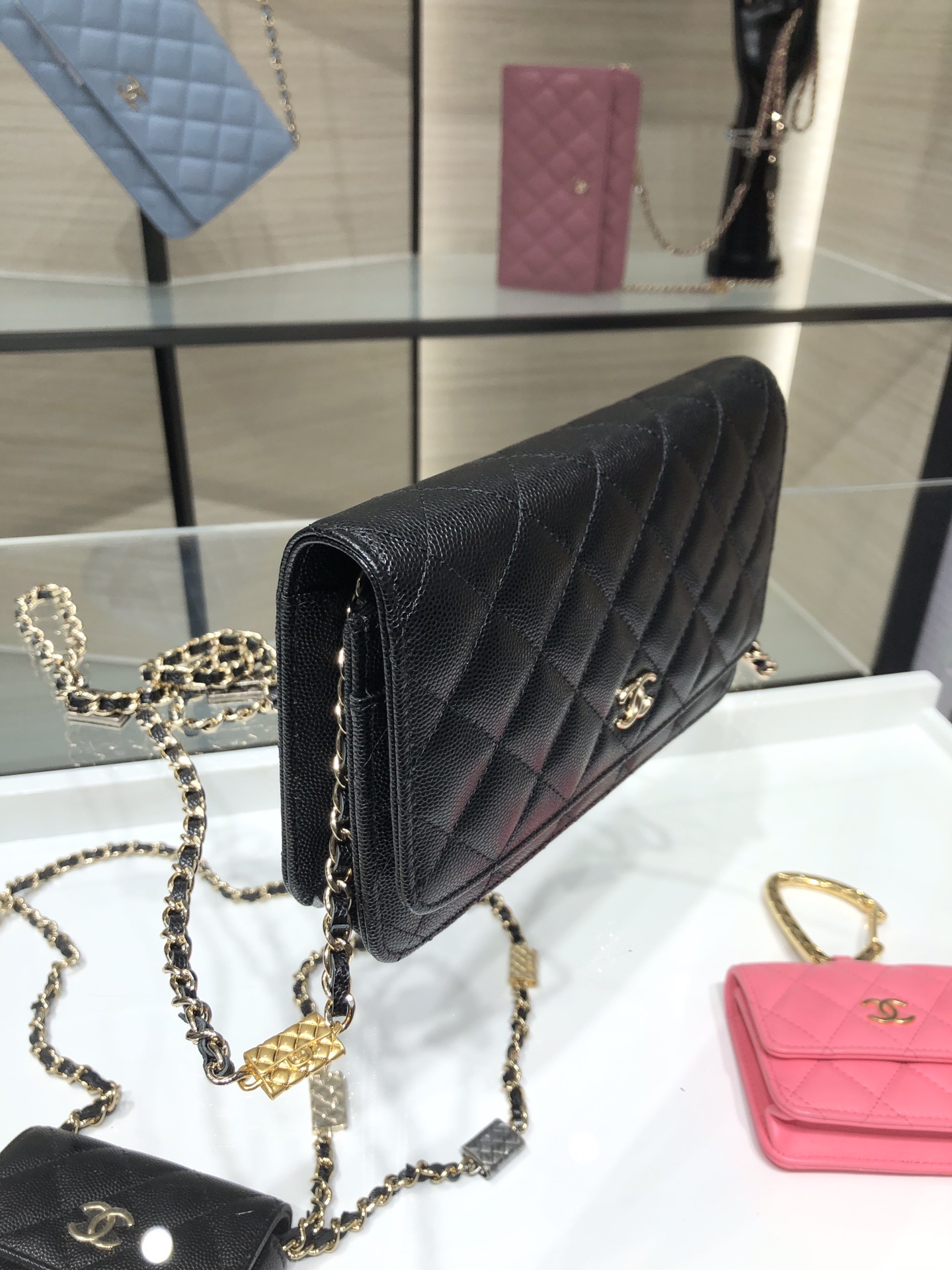 Ch**el wallet on chain black ap2400 19cm