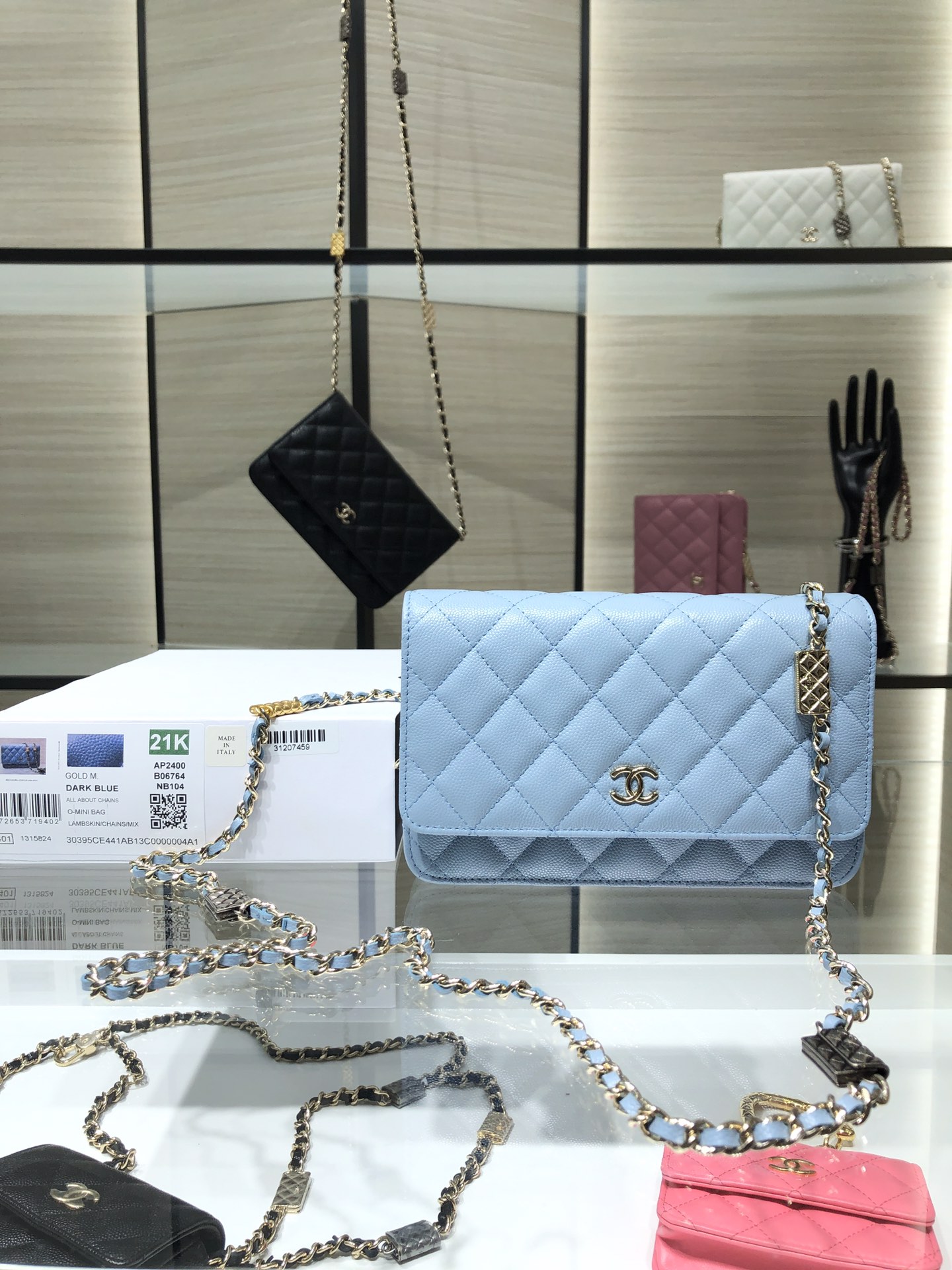 Ch**el wallet on chain blue ap2400 19 cm