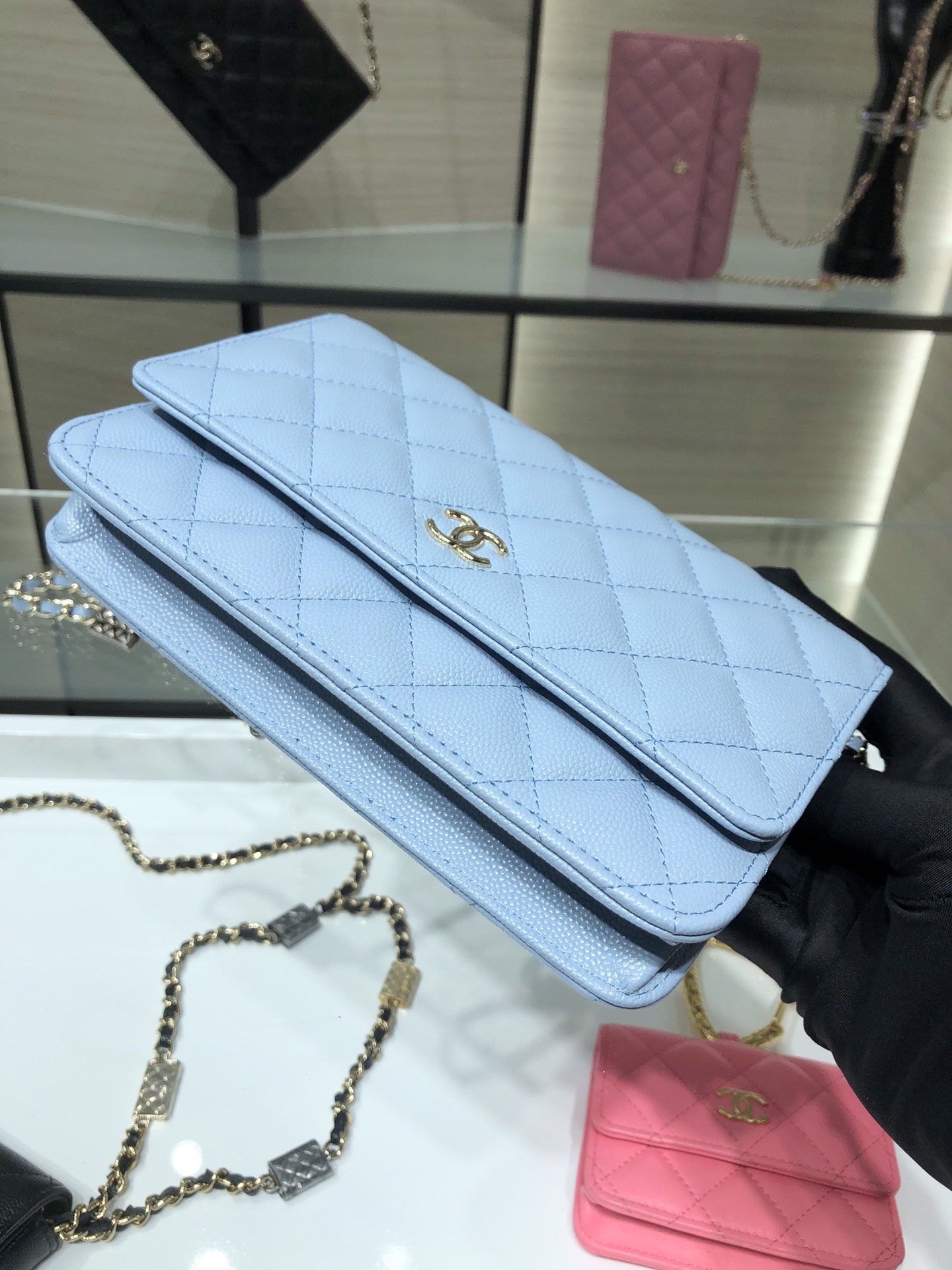 Ch**el wallet on chain blue ap2400 19 cm