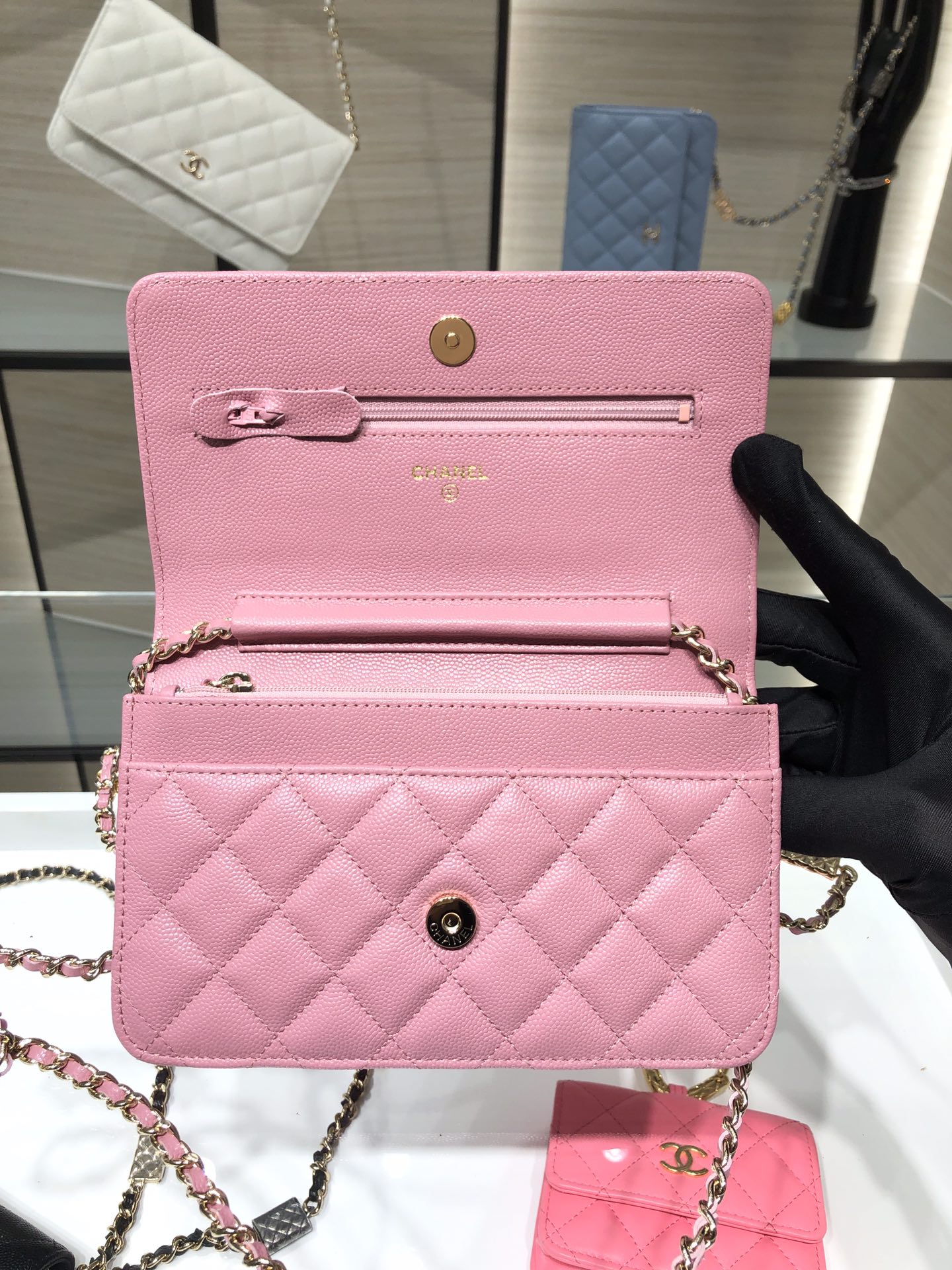 Ch**el wallet on chain pink ap2400 19 cm