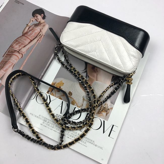 Ch**el gabrielle clutch white/black a94505 18 x 6 x 11 cm