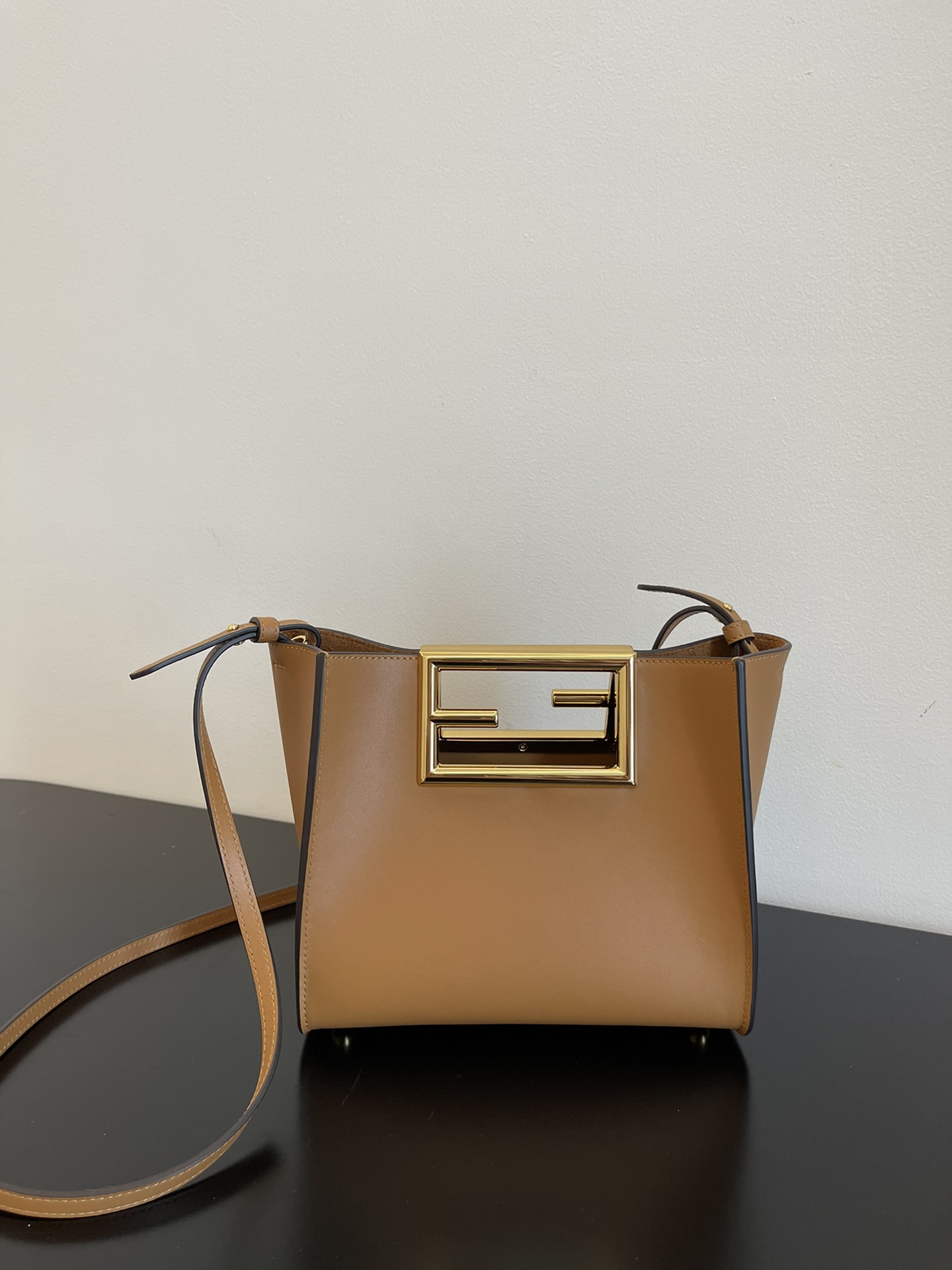 F**di small way leather shoulder bag brown 8bs054 20x9x17cm