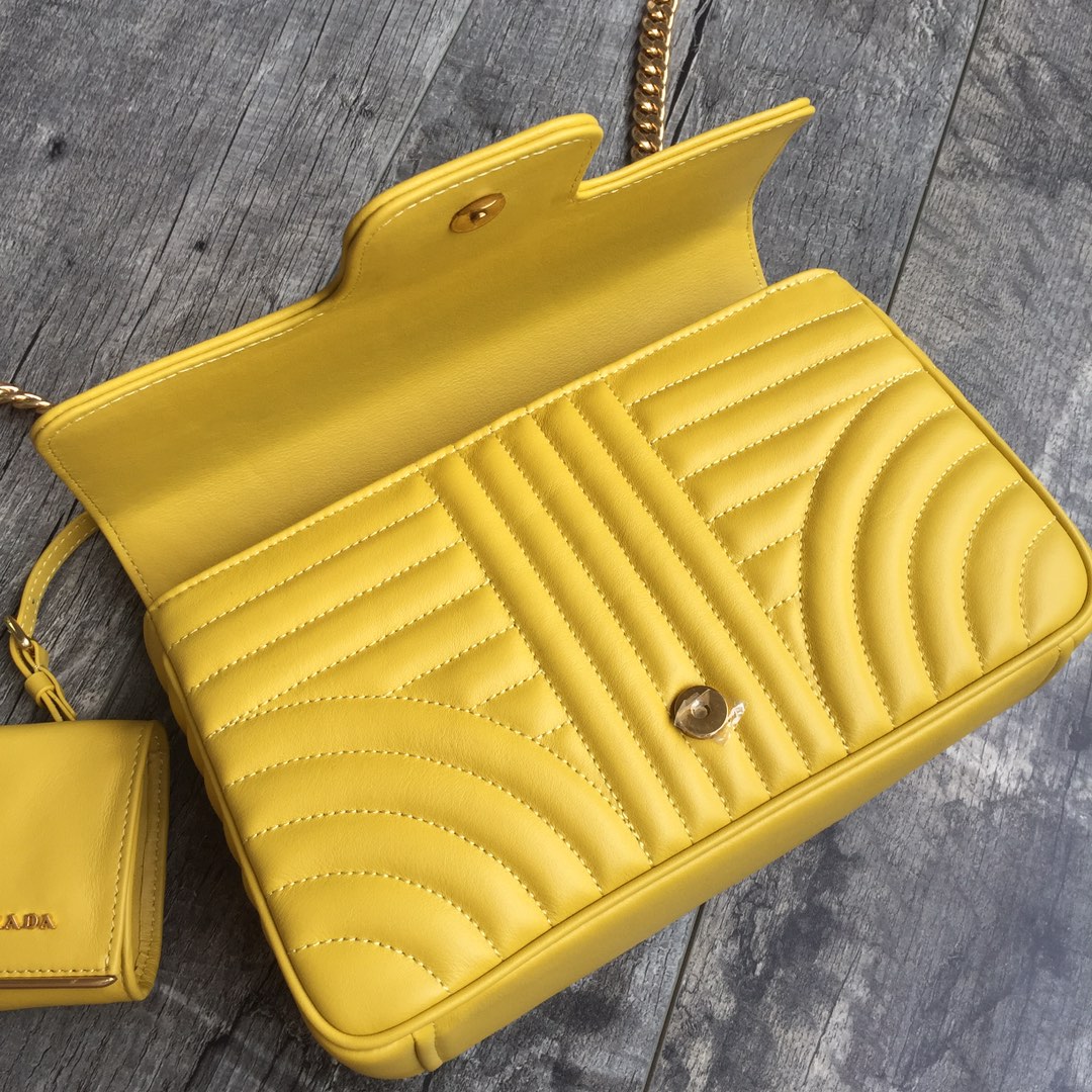 Pra*a medium leather diagramme bag yellow 1bd108 24 x 14 x 6 cm