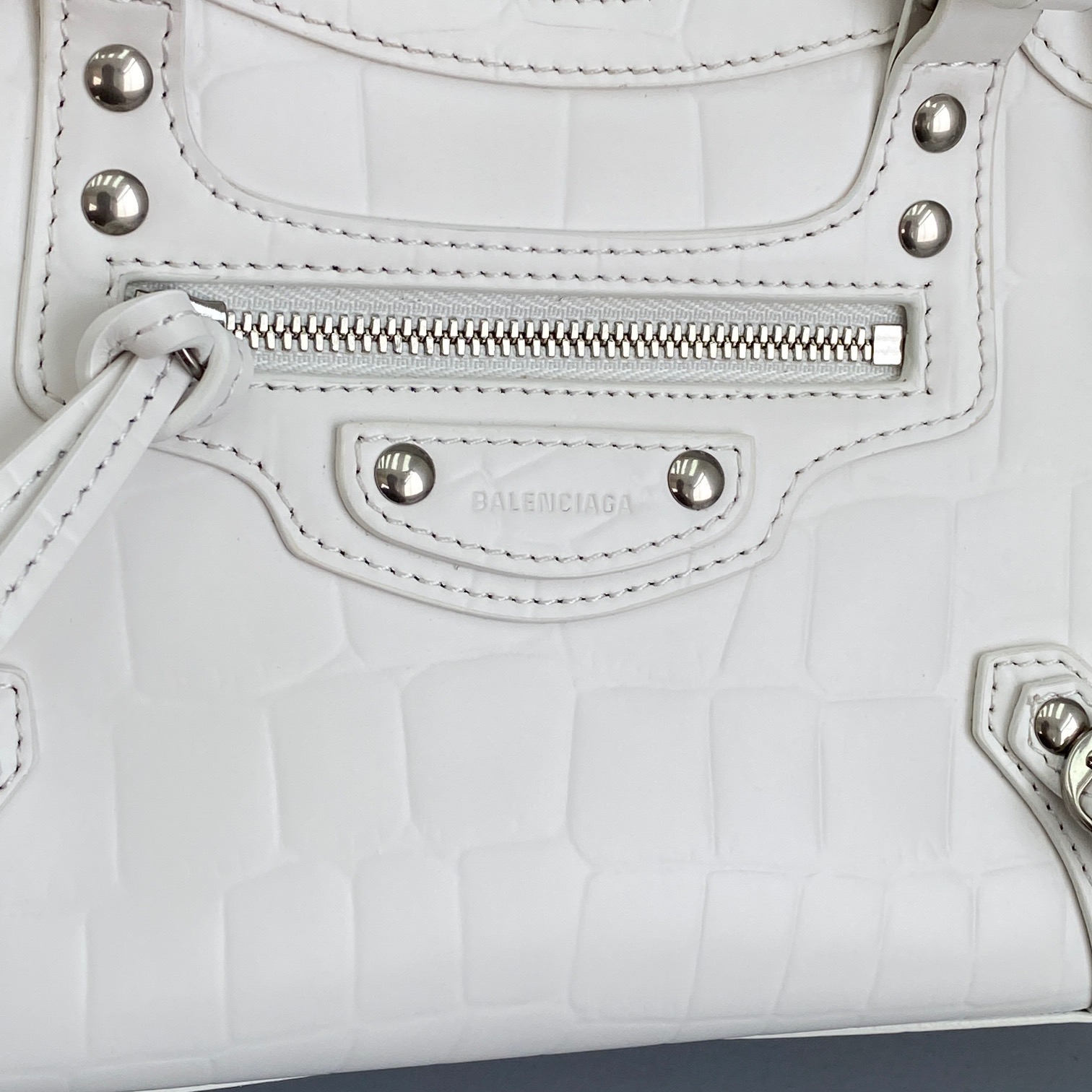 Ba1en*iaga small neo classic top handle bag crocodile leather white 63852115v67 33 x 21 x 16 cm