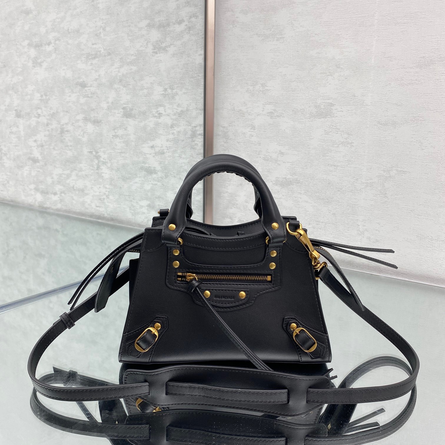 Ba1en*iaga small neo classic top handle bag black 63852111r57 33 x 21 x 16 cm