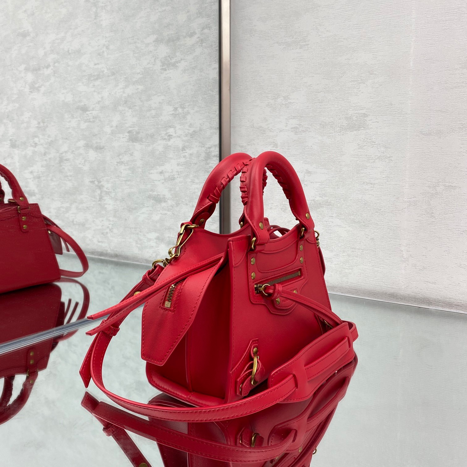 Ba1en*iaga small neo classic top handle bag red 63852111r57 33 x 21 x 16 cm