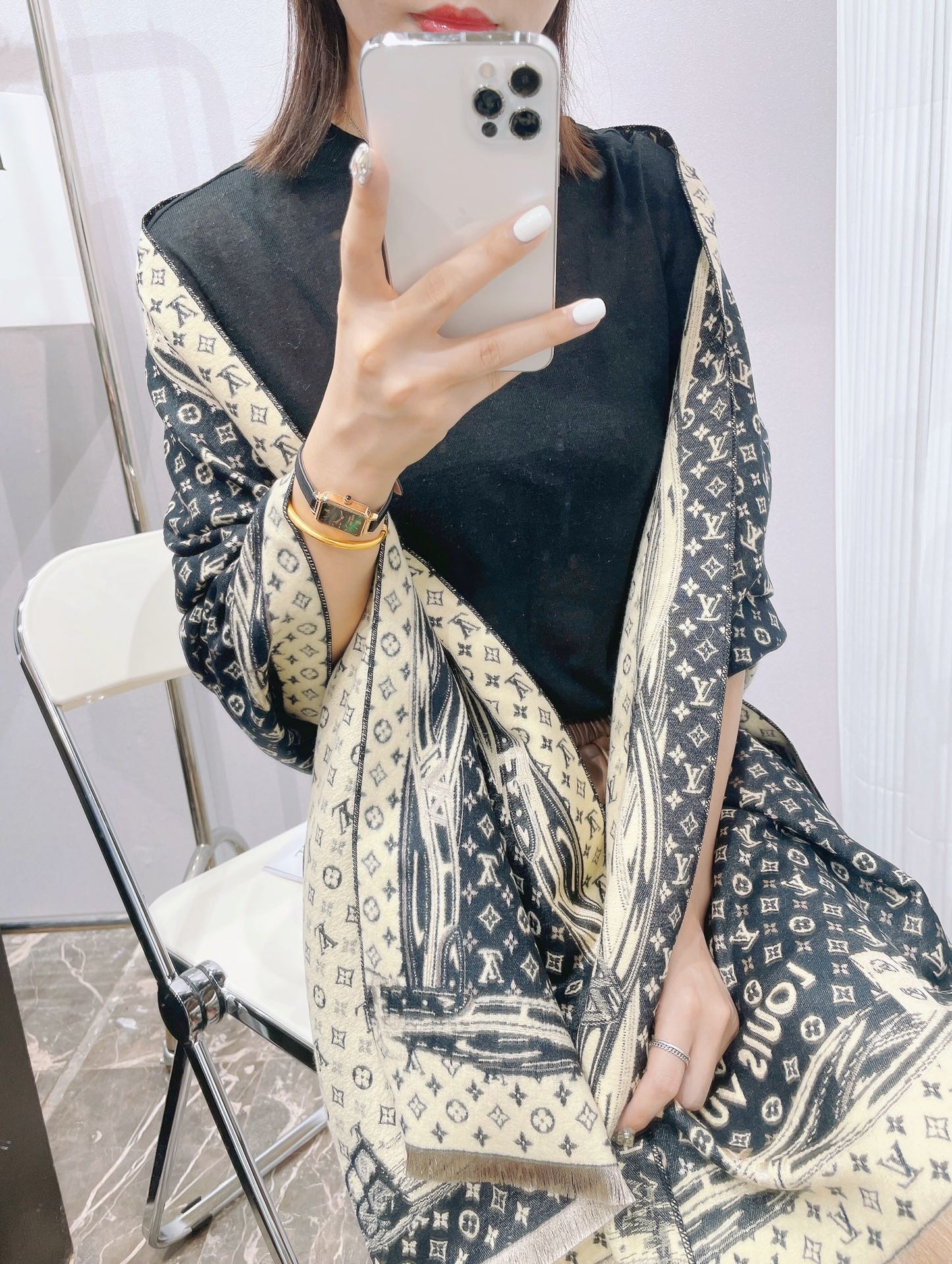l0vis Vvtt0n scarf 02