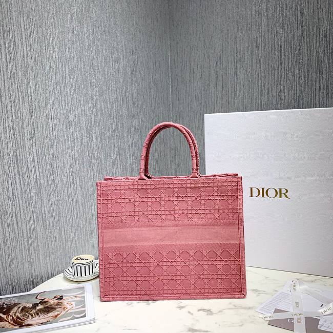 D10r book tote pink cannage embroidery 41cm