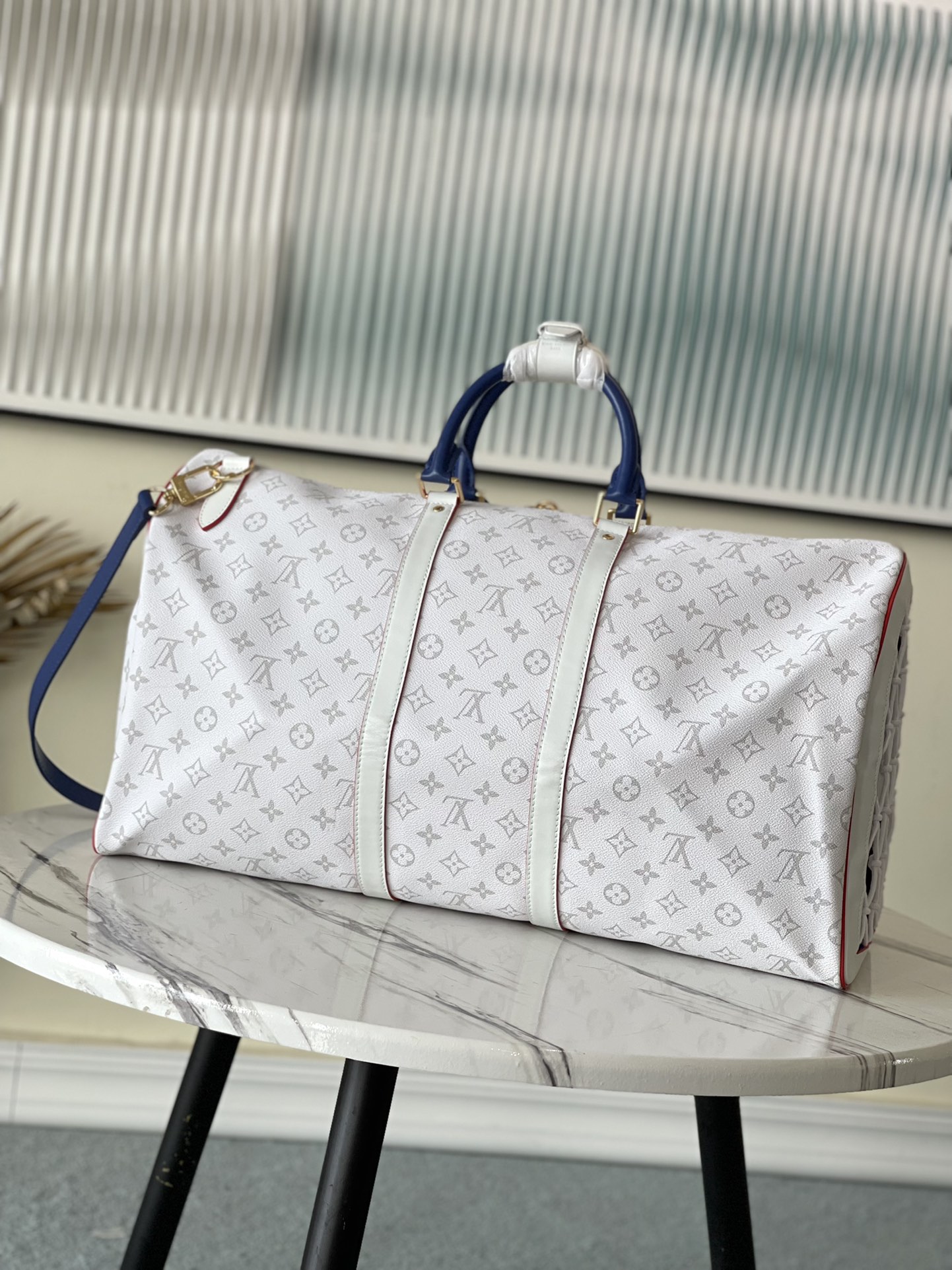 l0vis Vvtt0n lvxnba basketball keepall white m45586 55 x 27 x 20 cm