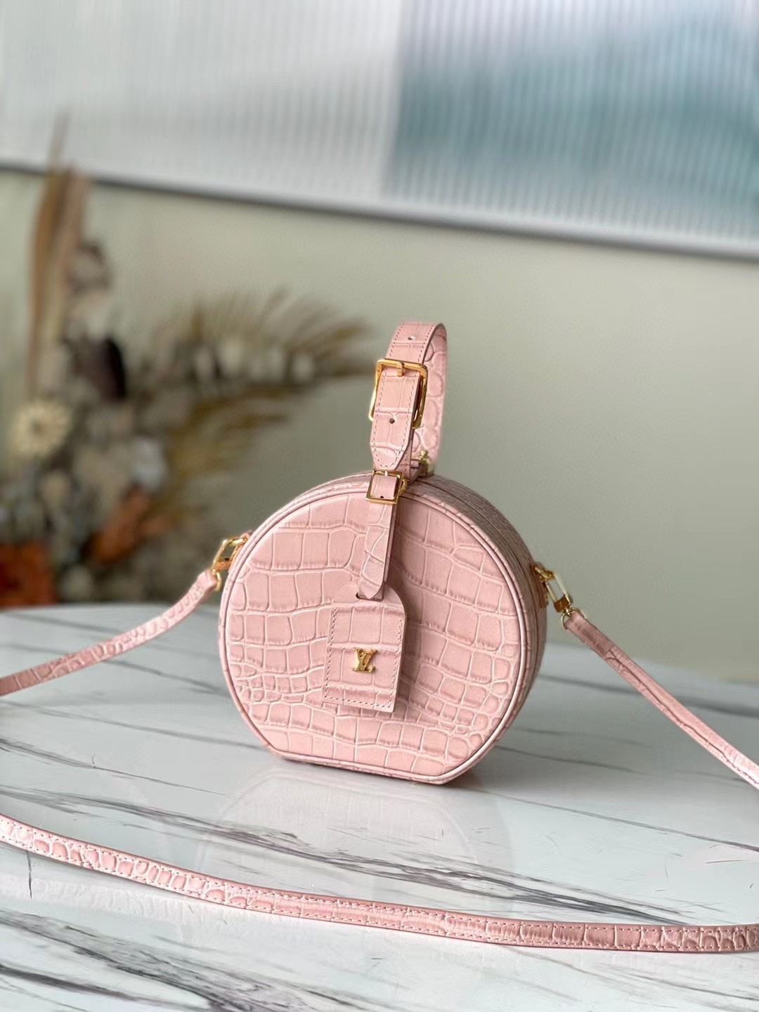 l0vis Vvtt0n petite boite chapeau crocodile leather light rose n94160 17.5 x 16.5 x 7.5 cm