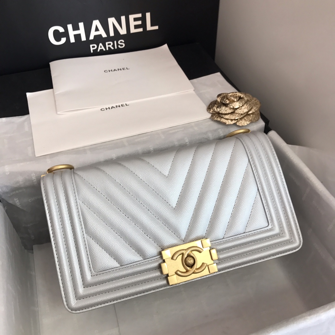 Ch**el medium boy bag chevron gold-tone metal grained leather light gray a67086 25cm