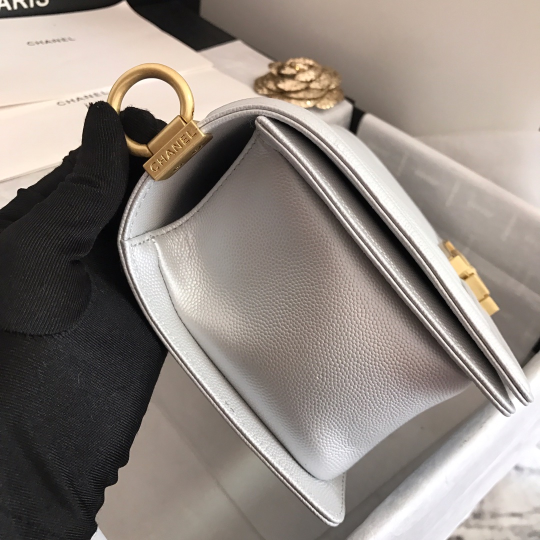 Ch**el medium boy bag chevron gold-tone metal grained leather light gray a67086 25cm