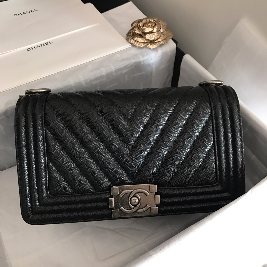 Ch**el medium boy bag chevron black-tone metal grained leather black a67086 25cm