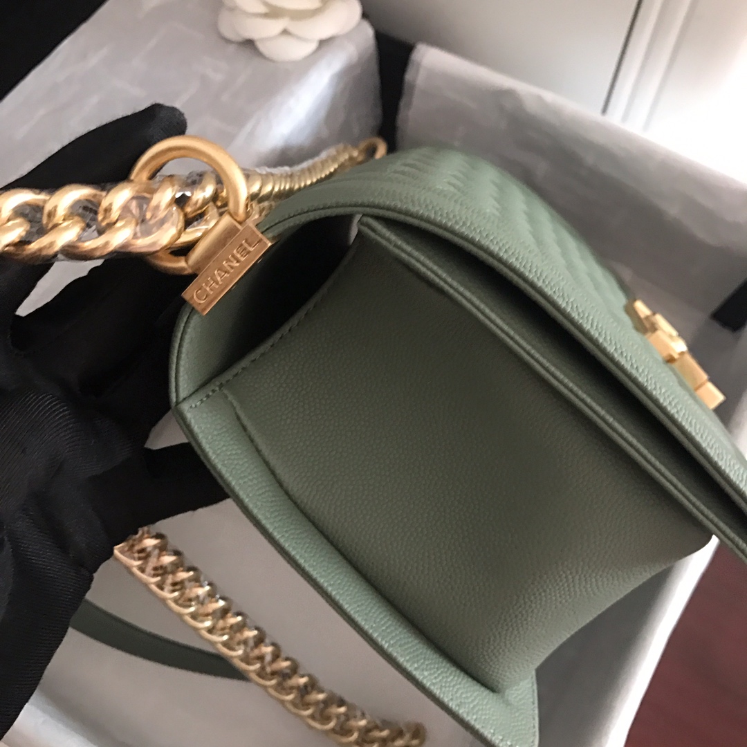Ch**el medium boy bag classic gold-tone metal grained leather green a67086 25cm