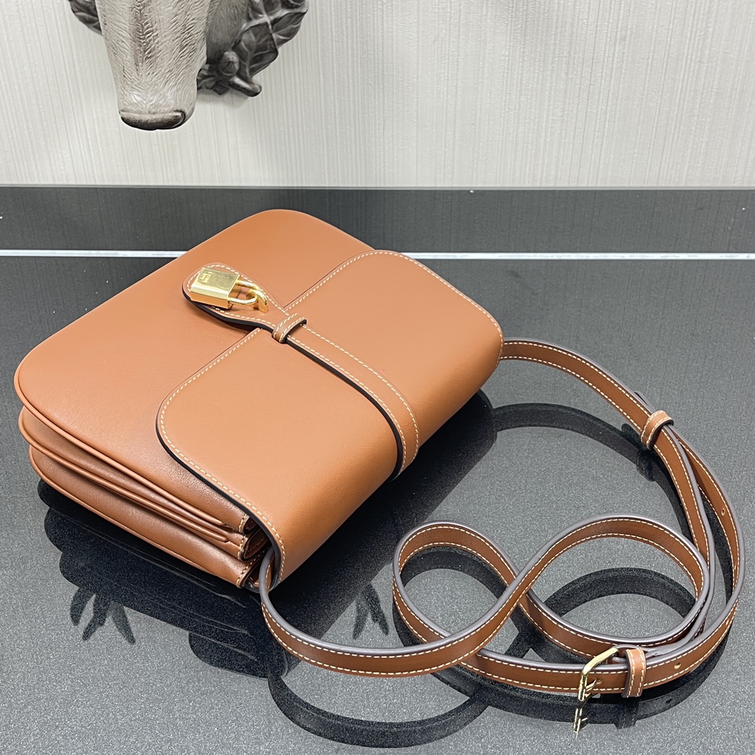 Ce1i*e medium tabou smooth leather tan 196583dk1 22 x 16 x 7 cm