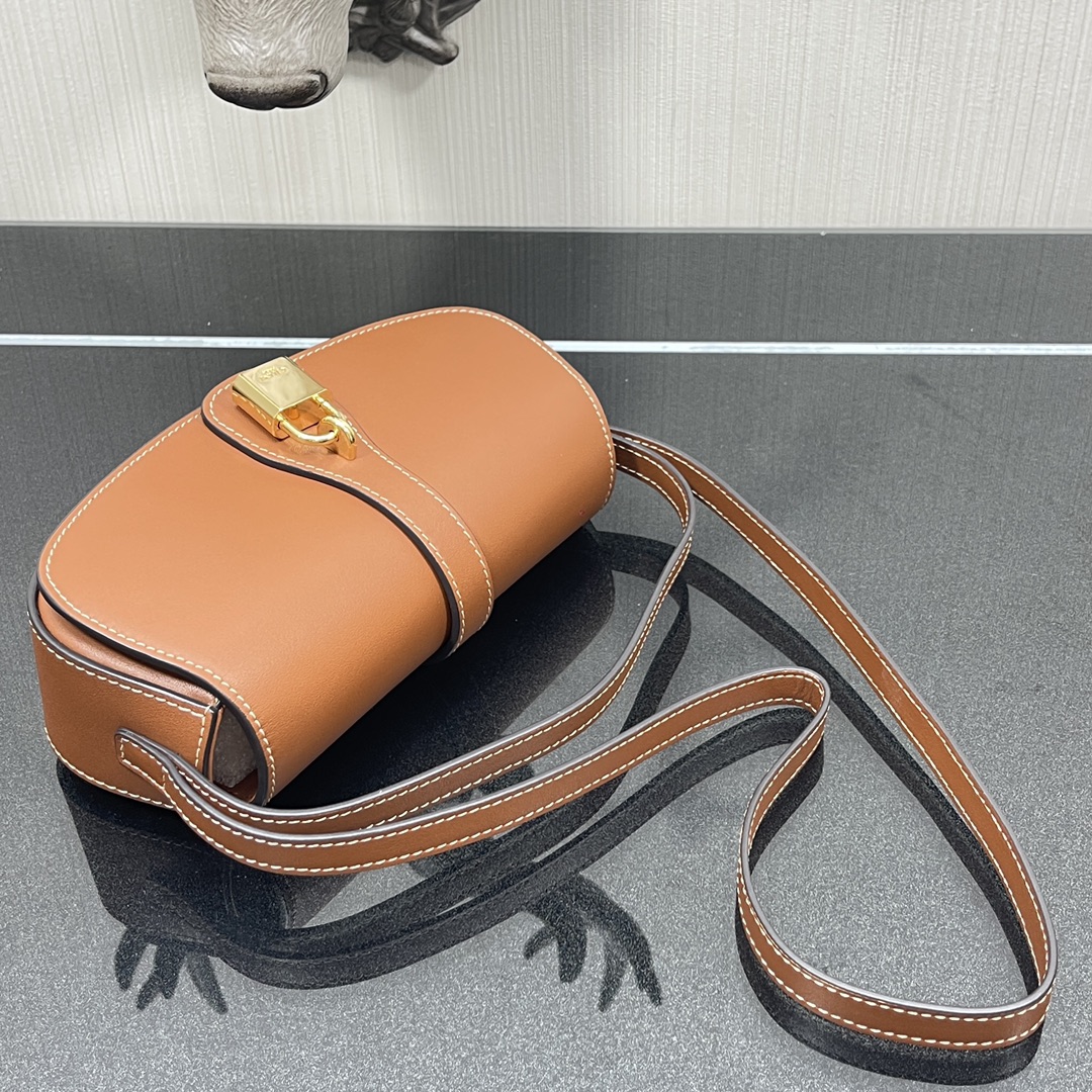 Ce1i*e clutch on strap smooth leather tan 10i593dq1 18 × 8 × 5 cm