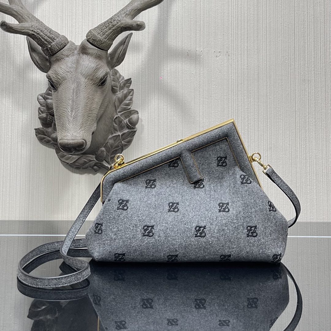 F**di small first flannel gray 8bp129abve 26 x 9.5 x 18 cm