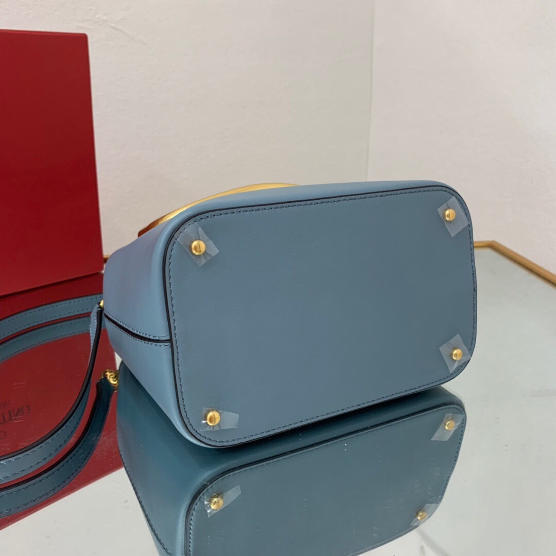 Va1e*ntin0 s*pervee leather handbag blue ww2b0j74zxl 20 x 19 x 12 cm