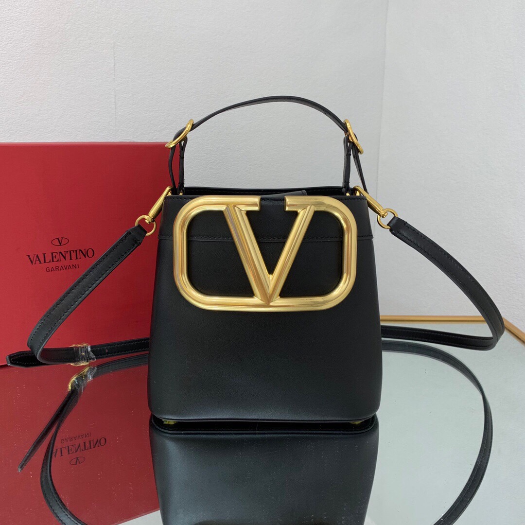 Va1e*ntin0 s*pervee leather handbag black ww2b0j74zxl 20 x 19 x 12 cm