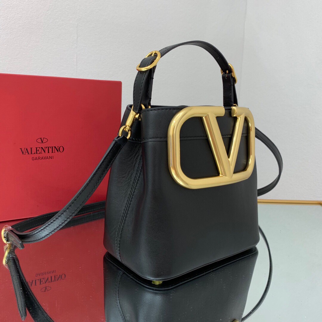 Va1e*ntin0 s*pervee leather handbag black ww2b0j74zxl 20 x 19 x 12 cm