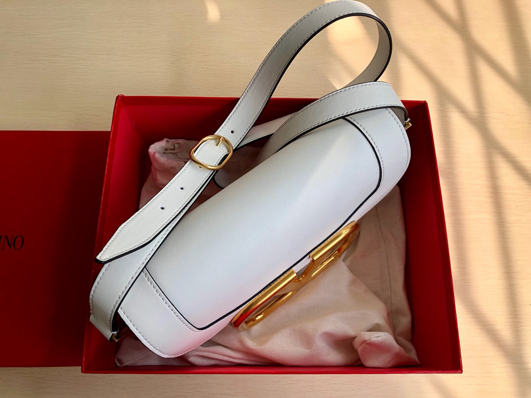 Va1e*ntin0 garavani s*pervee crossbody bag leather white wb0g09zxl 26.5 x 9 x 15 cm