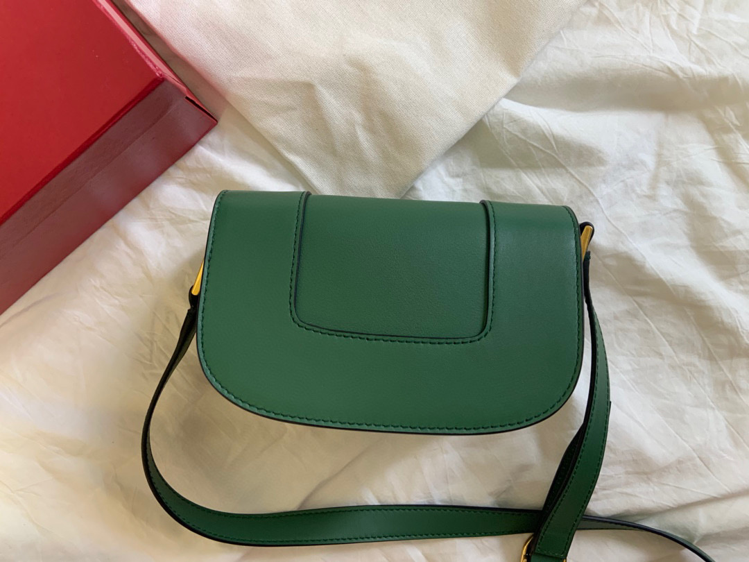 Va1e*ntin0 small s*pervee crossbody bag green xw2b0g45zxl 18 x 7.5 x 12.5 cm