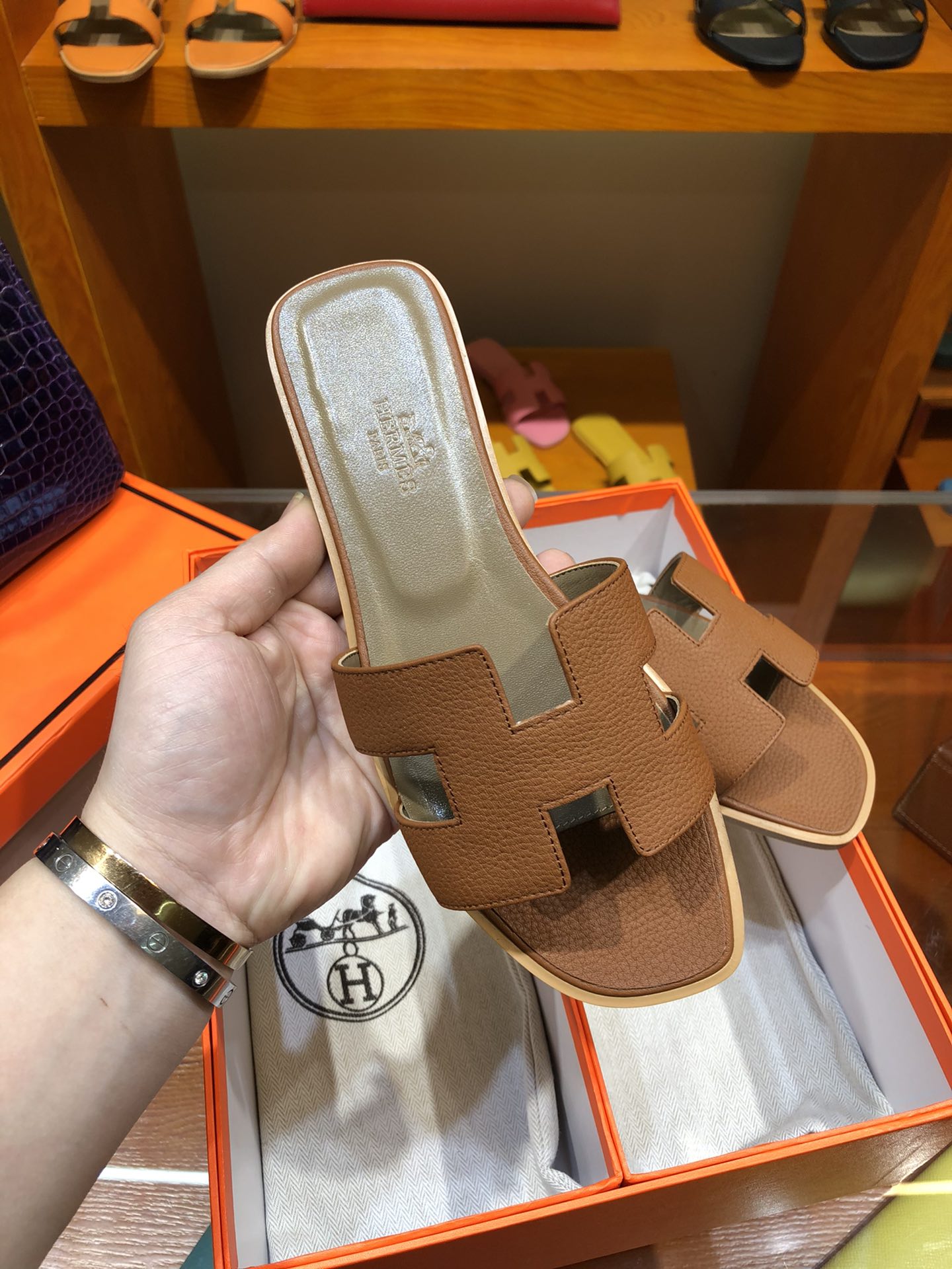 H**me5 slippers 01