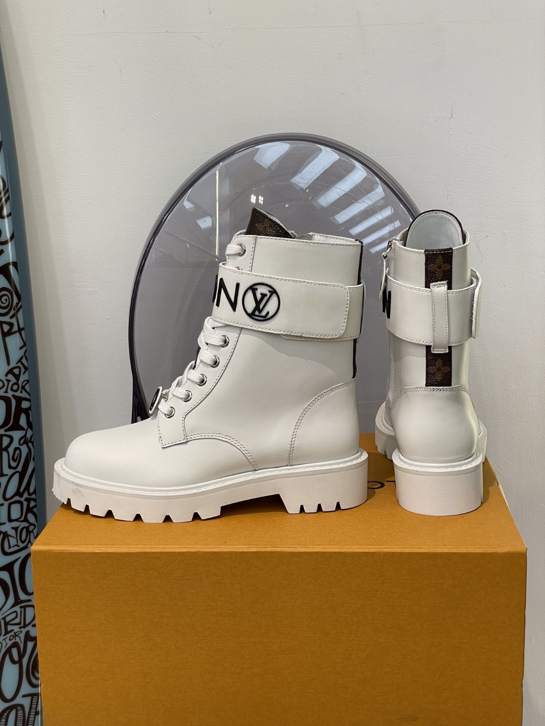 l0vis Vvtt0n territory flat ranger white 1a9hao