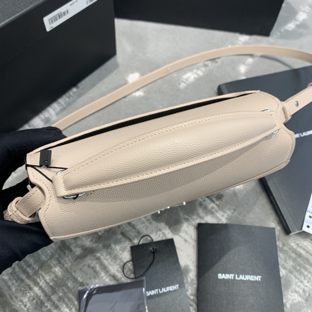 Y51 cassandra mini top handle bag grained leather beige 623930 20 x 16 x 7.5 cm