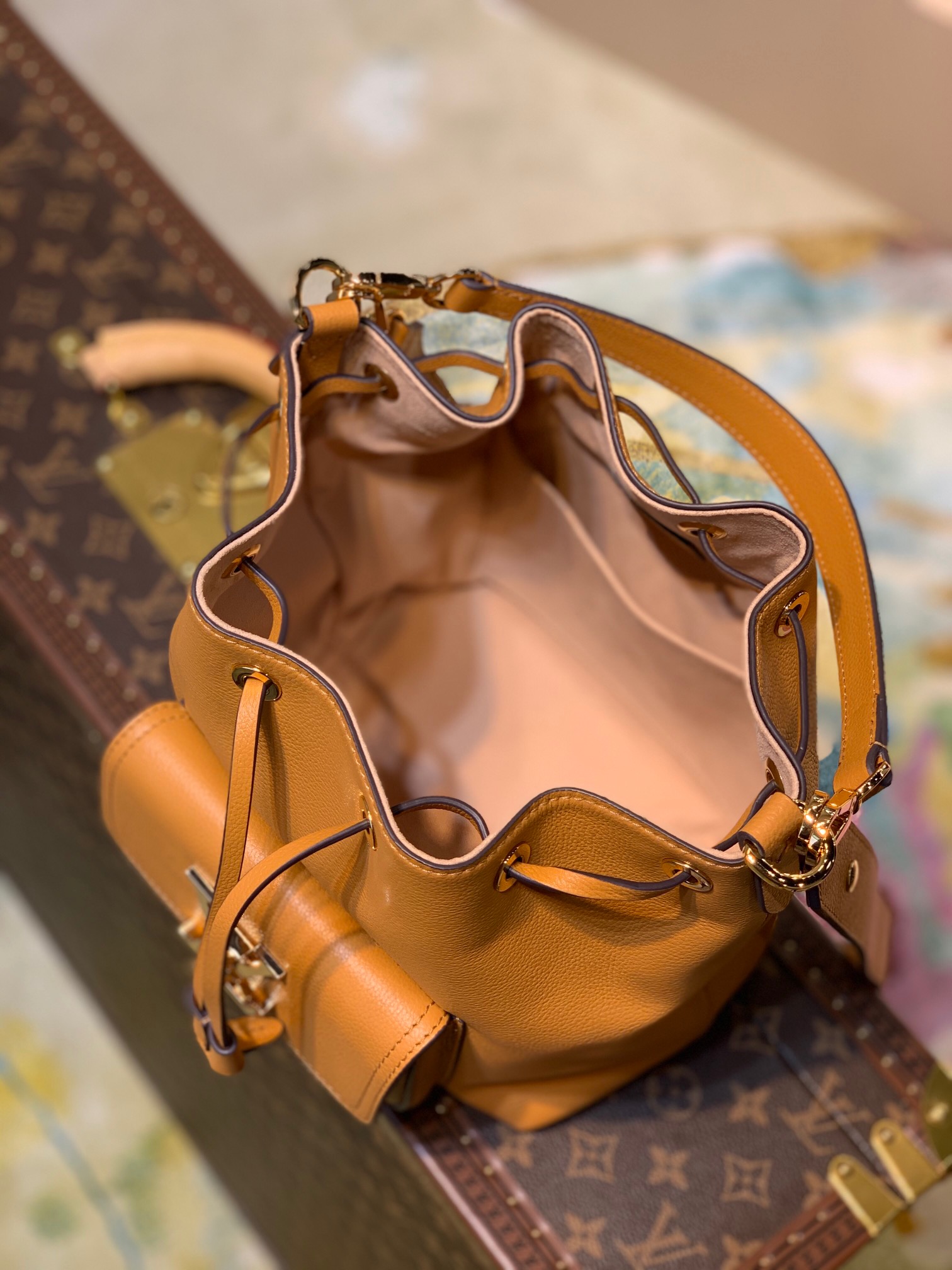 l0vis Vvtt0n lockme bucket bag brown m57689 20 x 22 x 13 cm