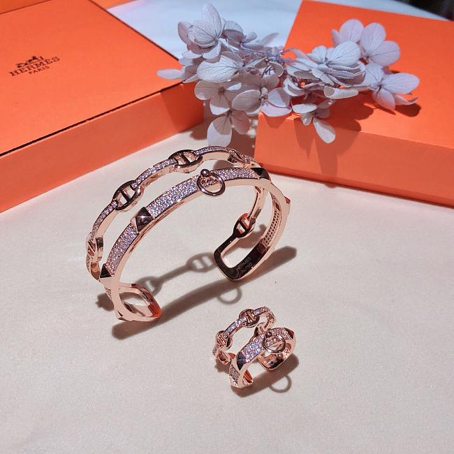 H**me5 bracelet 01
