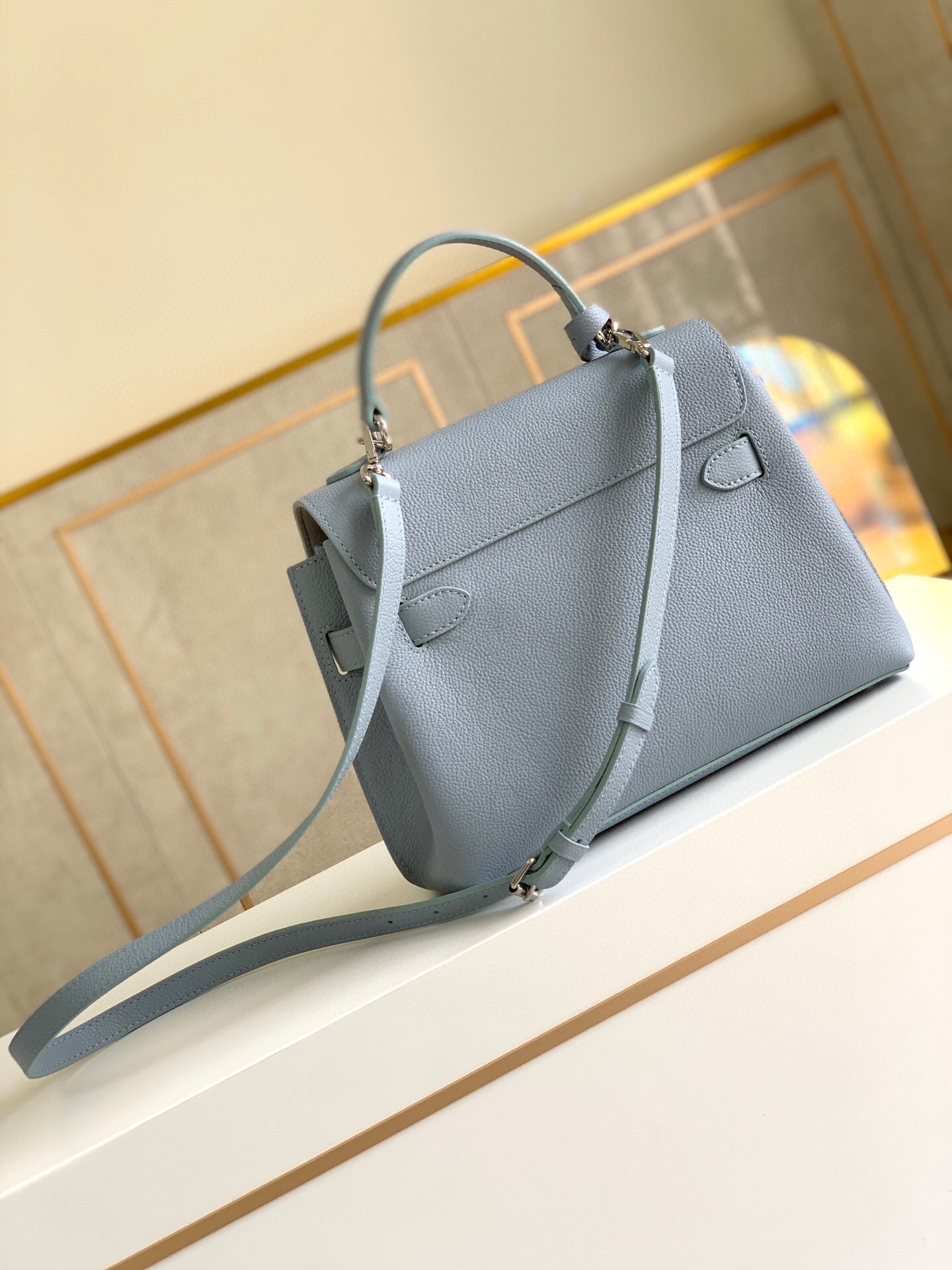l0vis Vvtt0n lockme ever bb light blue m53937 28 x 20 x 11.5 cm