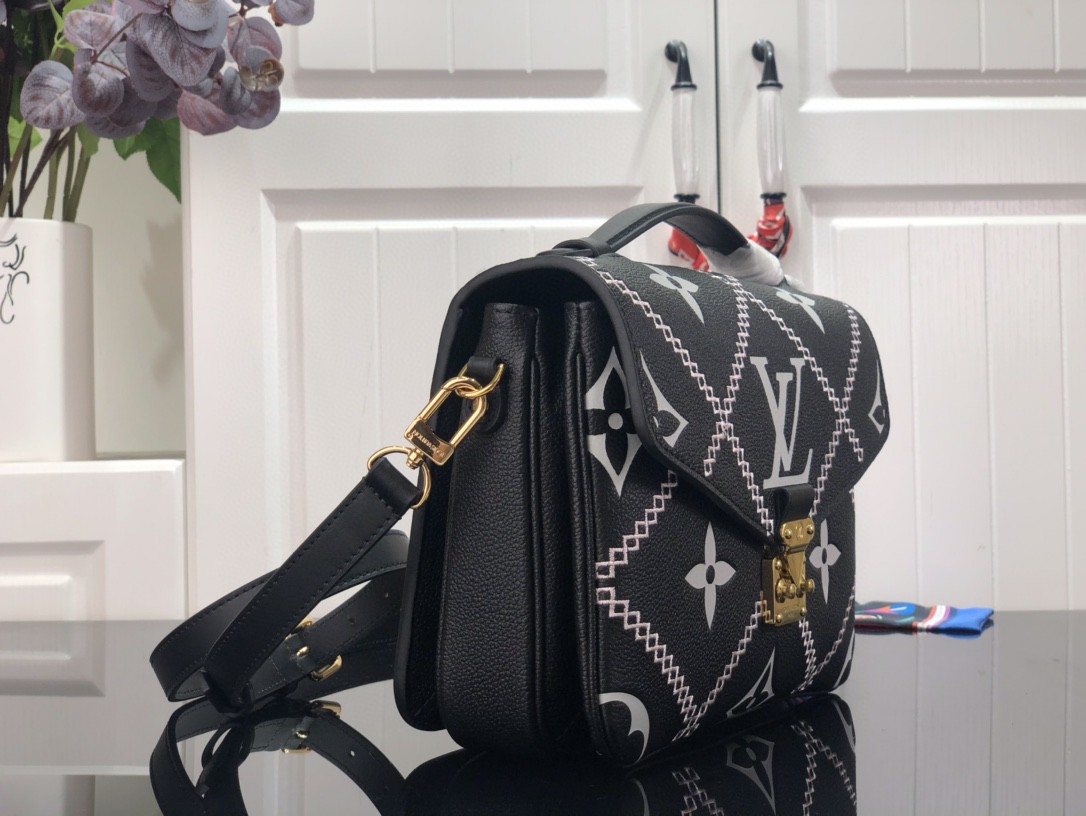 LV POCHETTE METIS M46028 black 25cm