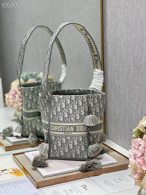 D10r d-bubble embroidered bucket bag 16cm 01