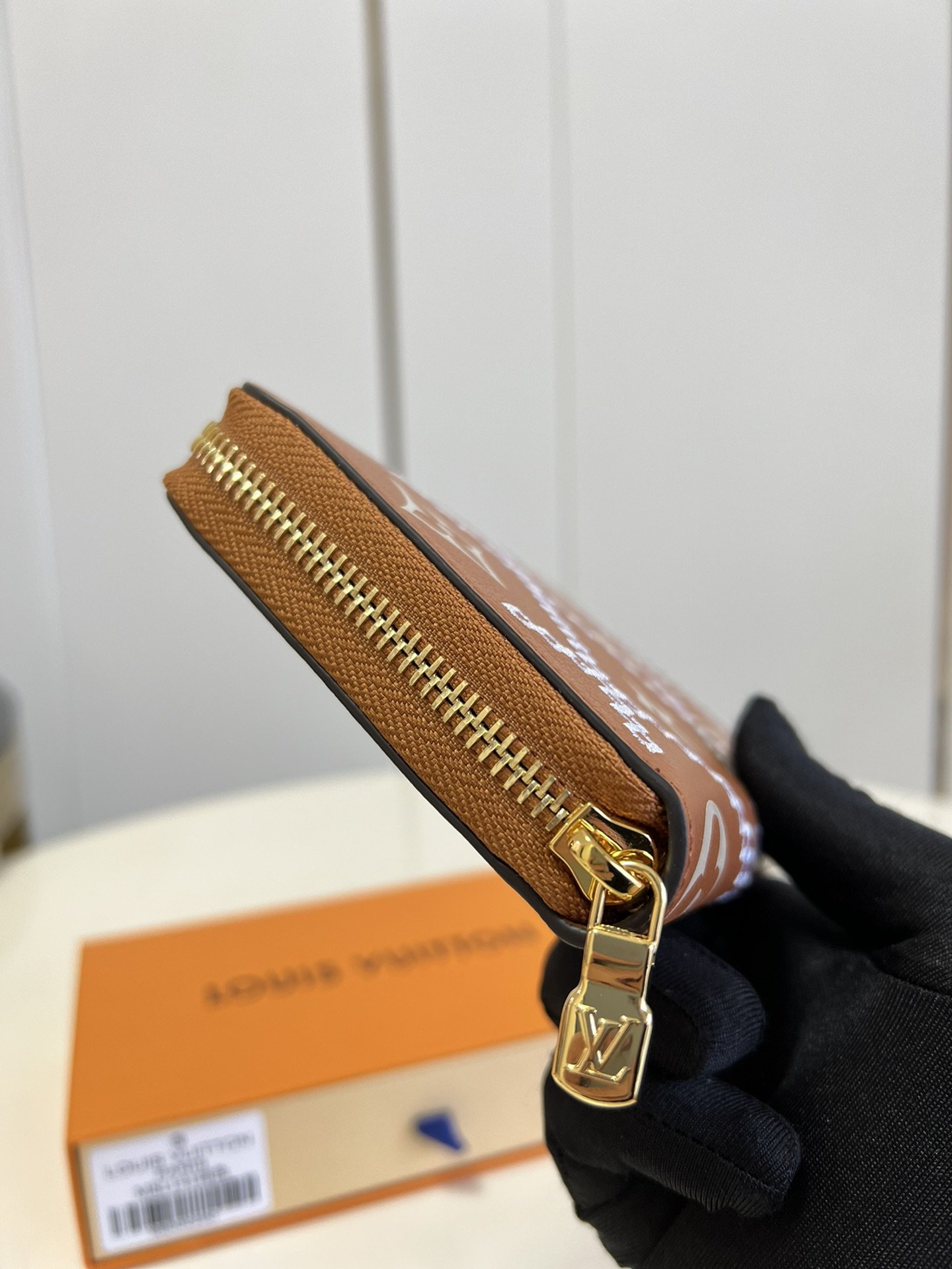 L-V M81141 Zippy Monogram Vernis brown 19.5cm