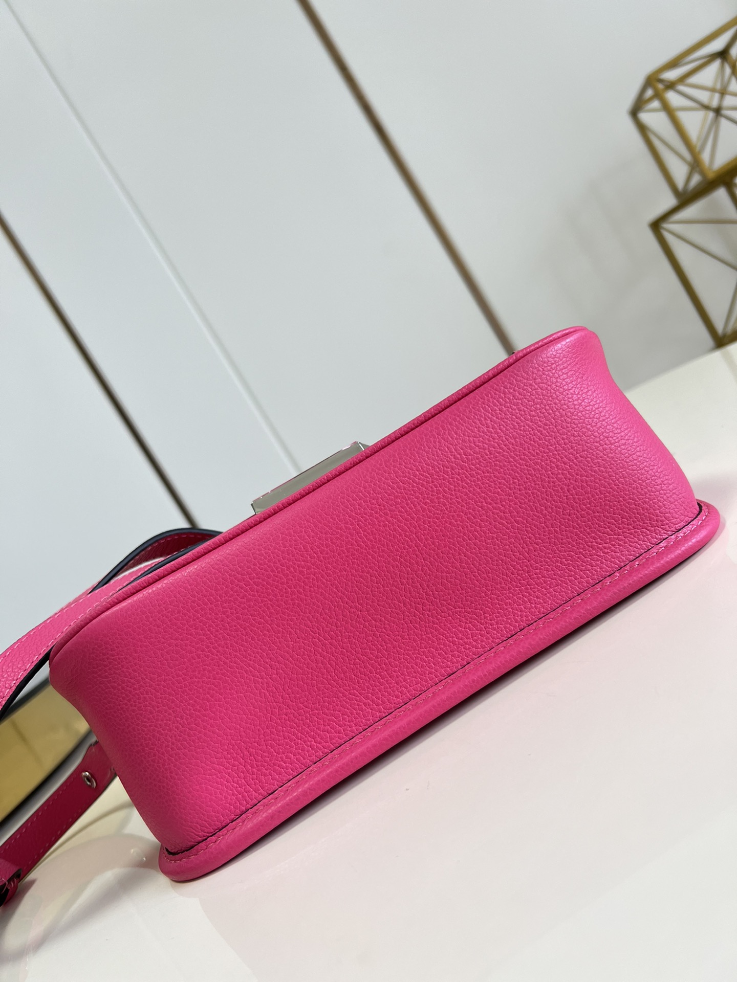 l0vis Vvtt0n buci handbag m59386 24.5cm 01
