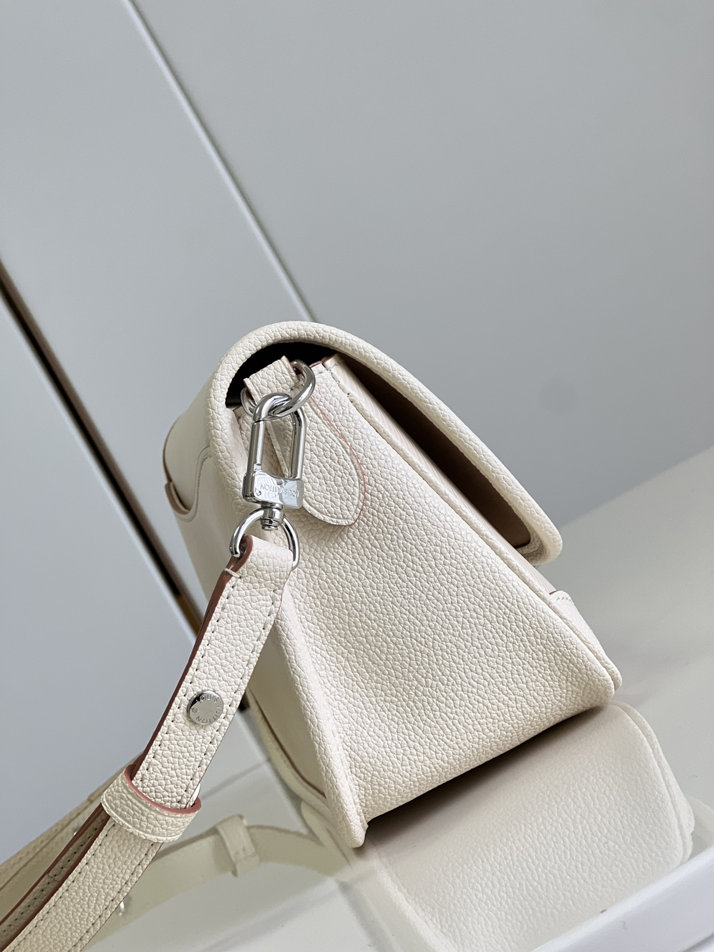 l0vis Vvtt0n buci handbag m59386 24.5cm 03
