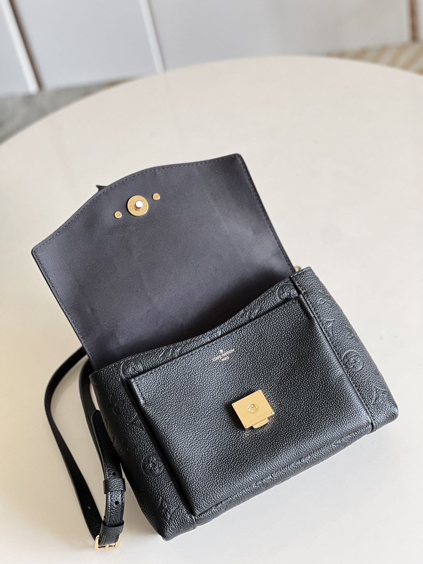 l0vis Vvtt0n blanche bb monogram empreinte black bag m43624 22cm