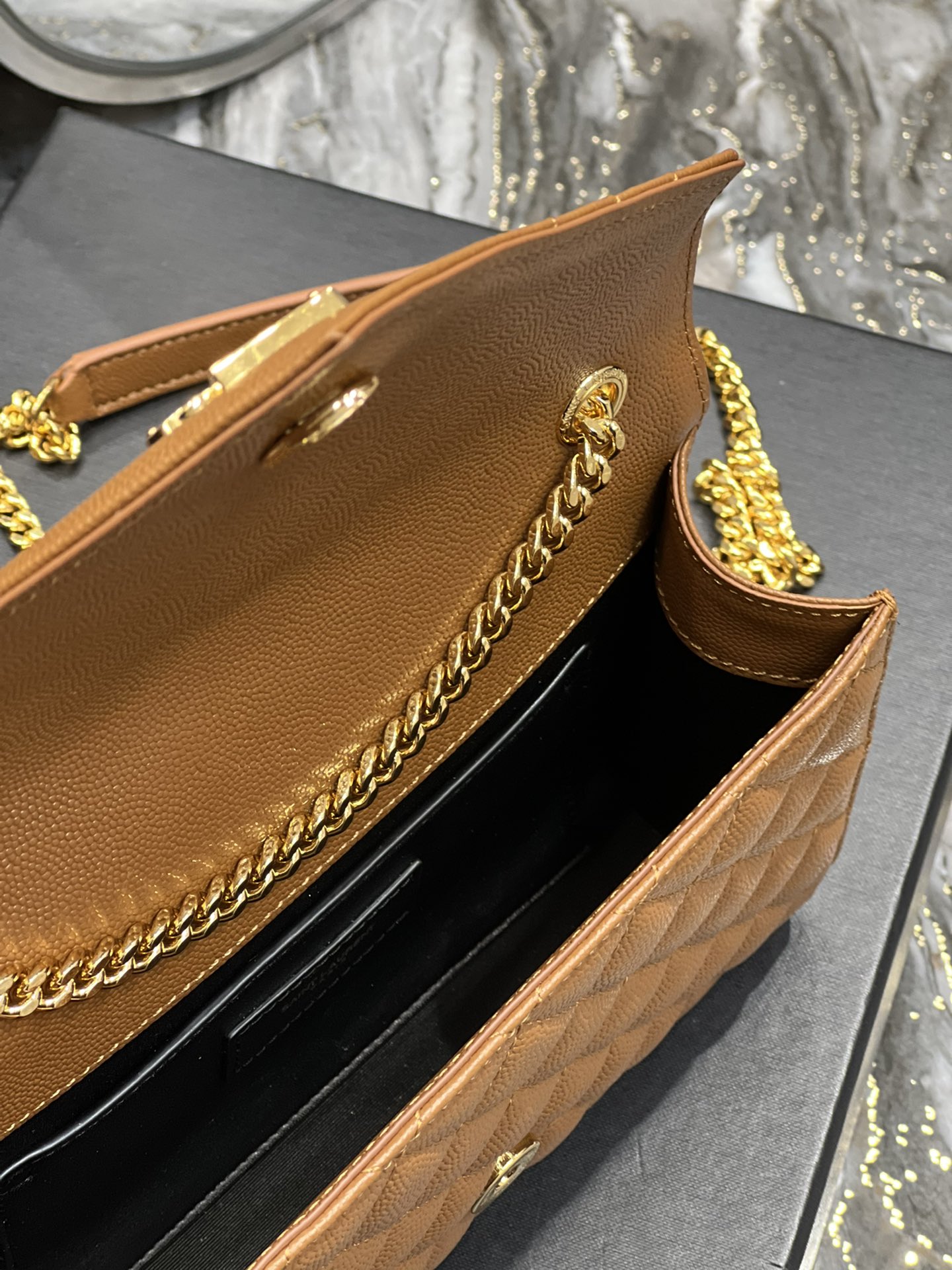 Y51 envelope bag 01 24cm