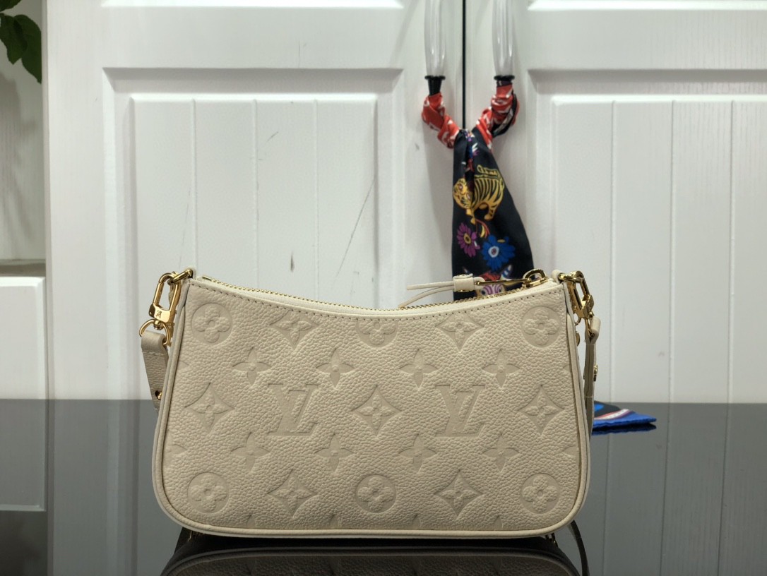 LV EASY POUCH ON STRAP M80345 19cm