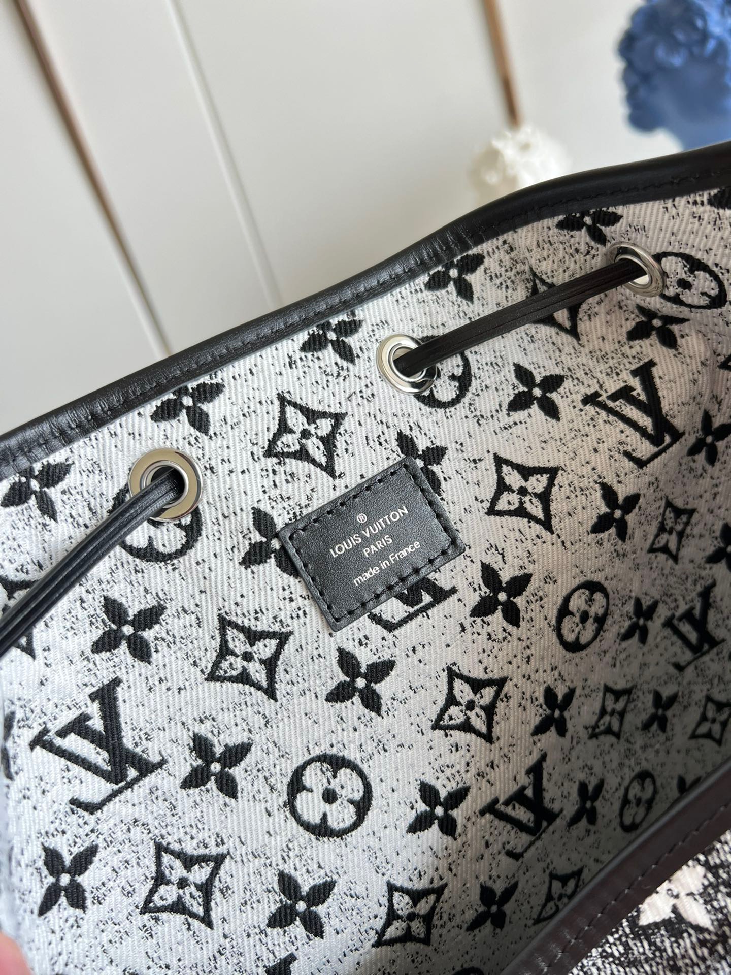 LV NÉONOÉ BB M59362 28cm