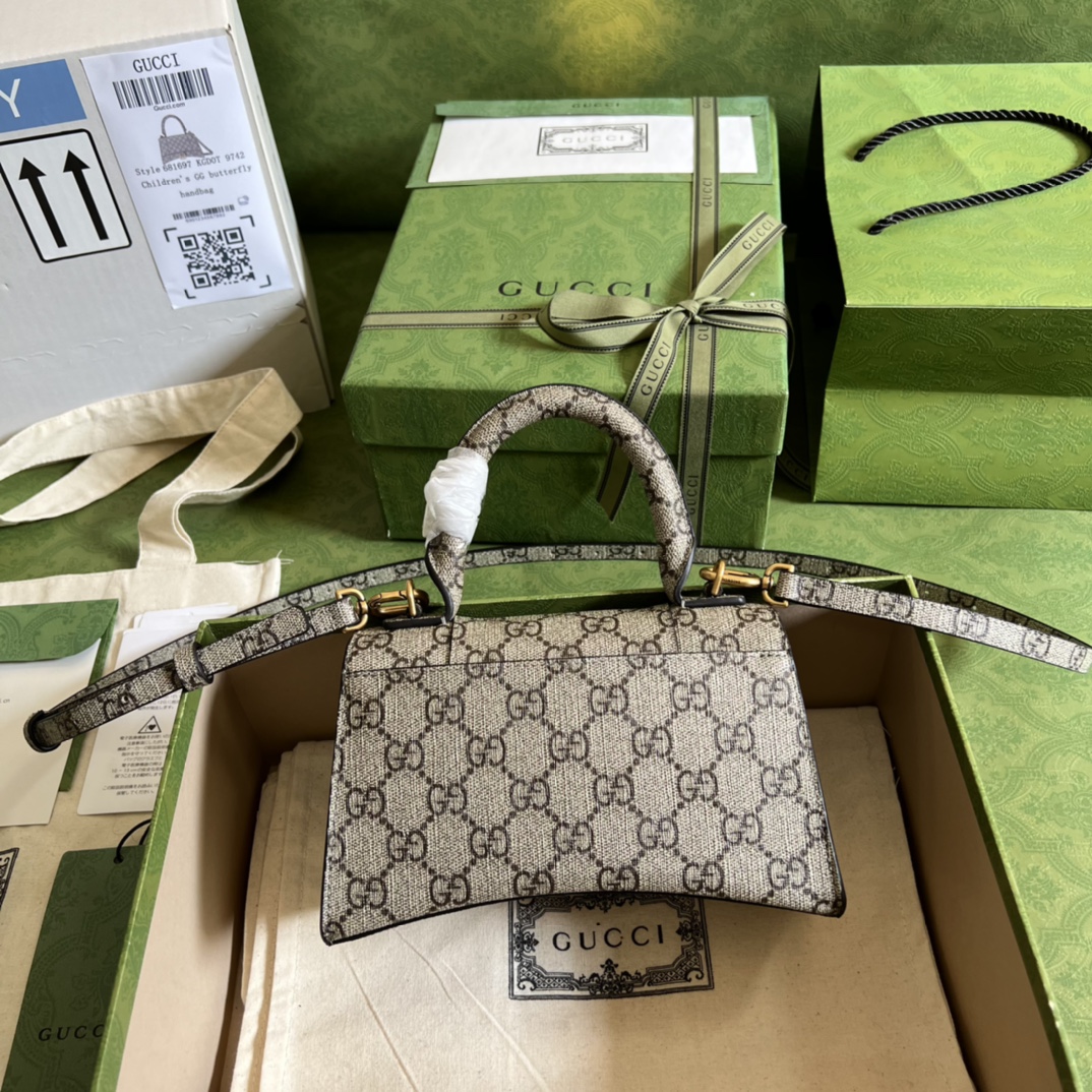 Gvc*1 x ba1en*iaga hourglass bag 681695 19cm