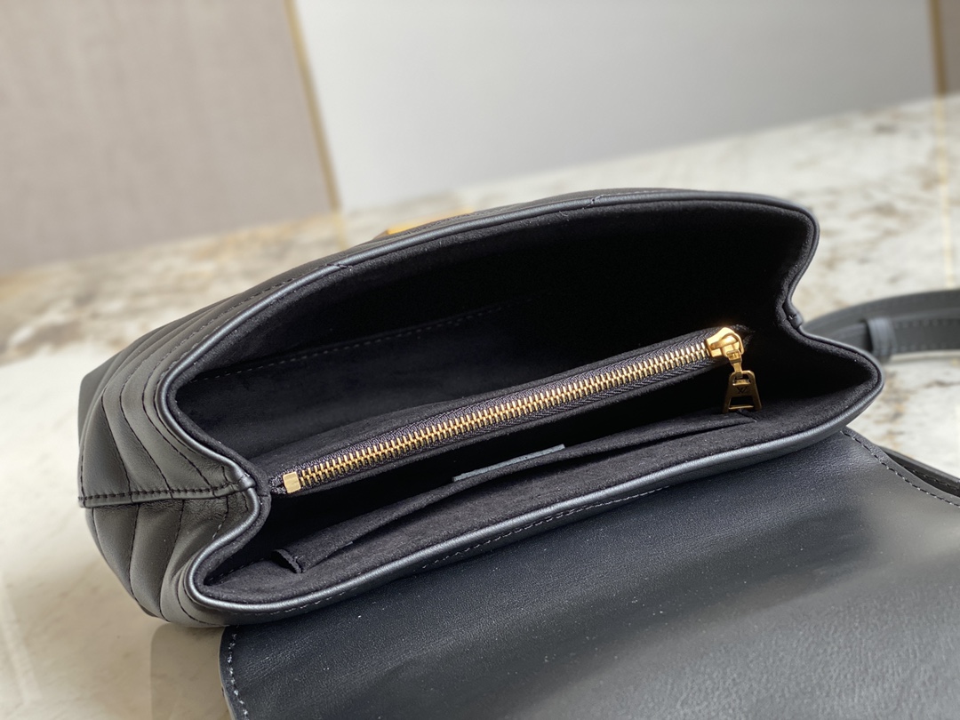 LV NEW WAVE HOLD ME M21720 Black - 23 x 15 x 10cm