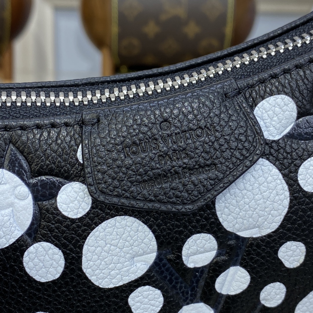 LV x YK Easy Pouch On Strap M81908 Black and white - 19 x 11.5 x 3 cm