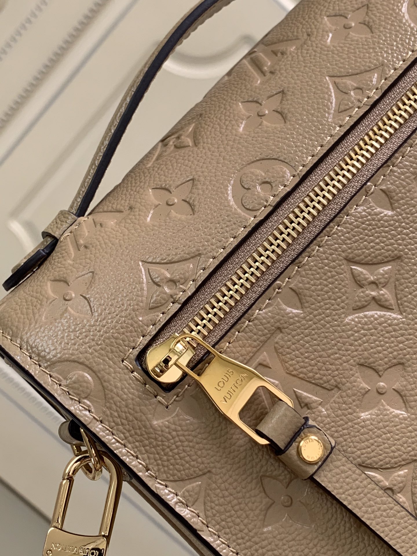 lV Pochette Métis Monogram Empreinte Leather Grey M41487 - 25x19x7cm